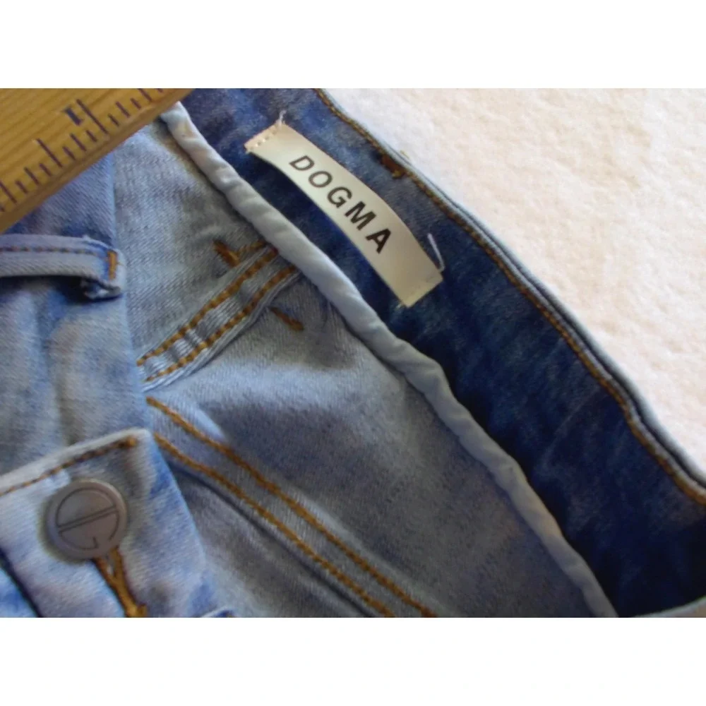 Dogma Distressed Light Wash Straight Leg Jeans with Split  Size 3‎